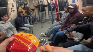 Что будет, если открыть банку сюрстрёмминга в полном вагоне метро? Ответ — на кадрах из мексиканской подземки. Если не в курсе: это максимально зловонные шведские консервы из квашеной сельди. Пирамида аромата — гнилая рыба + тухлые яйца + канализация. Тейс