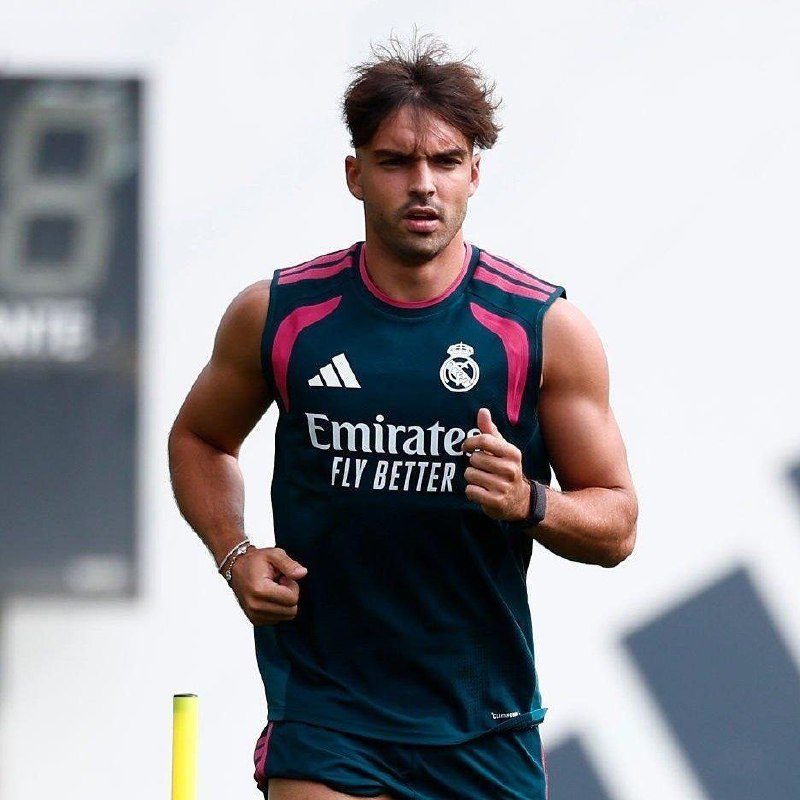رئال مادرید | Real Madrid: ⚽️مارکا:🔻رائول آسنسیو از فصل گذشته دچار آسیبدیدگی در استخوان ساق پا بوده است و در حال حاضر، آخرین تلاش خود را برای بهبو