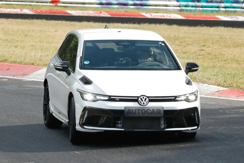 Volkswagen испытывает 400-сильный Golf R