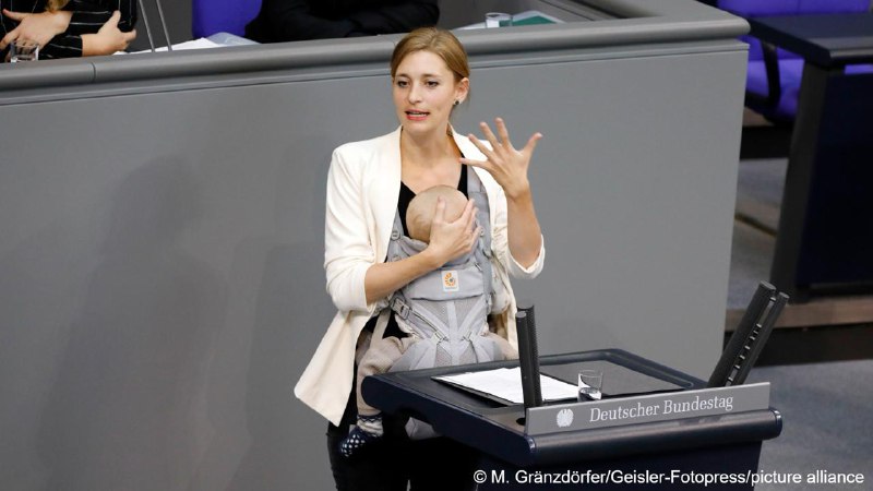 Большинство женщин в немецкой политике подвергались сексистским оскорблениям и не чувствуют себя в безопасности, показал опрос Таковы результаты исследования организации HateAid среди 1114 политически активных немцев. 63% опрошенных женщин заявили, что ста