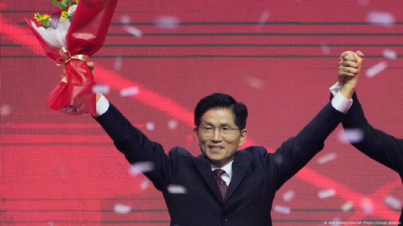 South Korea: Kim Moon Soo wins conservative nomination