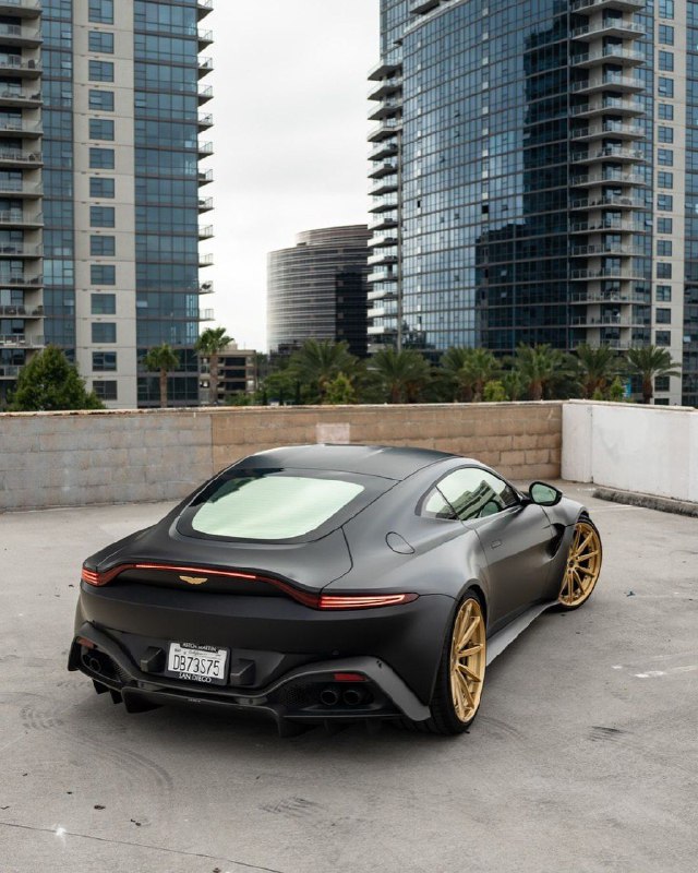 Aston Martin Vantage 7