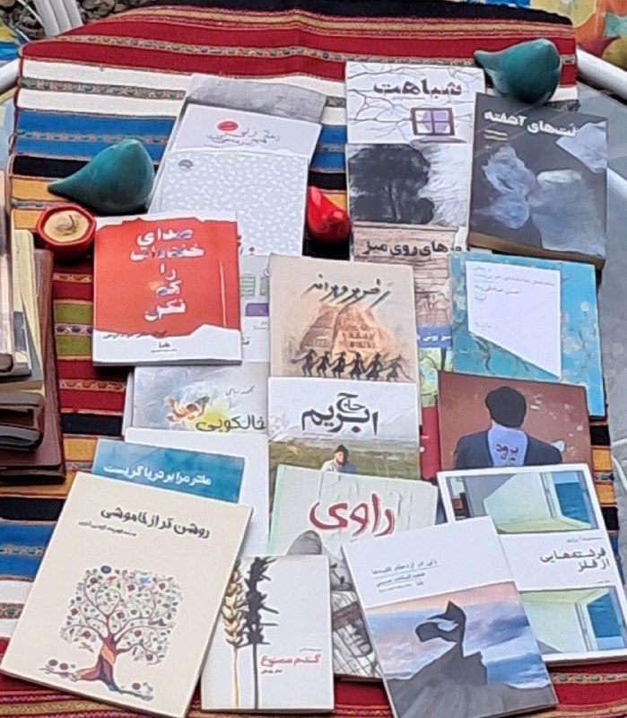 لیلا ادبی: زندگی دفتریست با جلدی صورتی سطرهایش بستری سبز جاری در رگ حیاتپنجره های رو به طلوع اش نقشی از مهر حوضش آکنده از سرخی ماهی