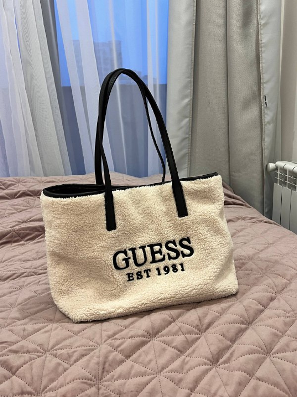 Плюшевая сумка-шоппер Guess — фото 1
