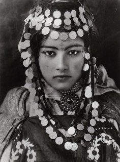 Algerian girl, circa 1905Time Machine | Historical Photo