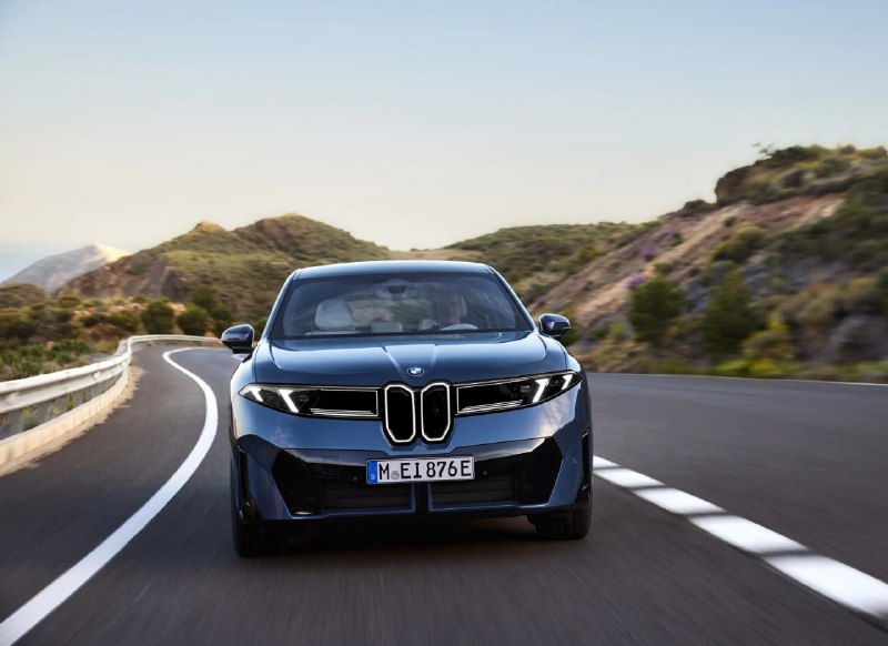 BMW представила новый кроссовер iX3 BMW iX3 50 xDrive получил два электродвигате
