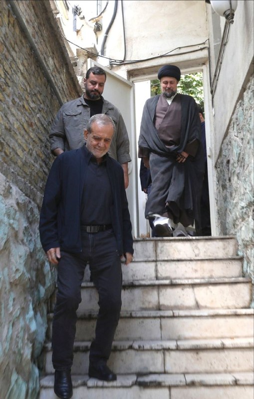 خاک - کانال تلگرامی اجلال قوامی: مسعود پزشکیان در تازه ترین سخنانی گفت🔴 بهتر است حالا که همه به پیروزی ما اذعان دارند جنگ را پایان دهیم🔸دولت: مسعود پزشکی