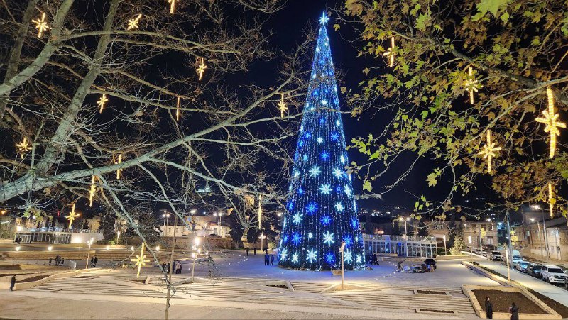 В Дербенте в этом году, вероятно, снова откажутся от 42-метровой ёлки. фото