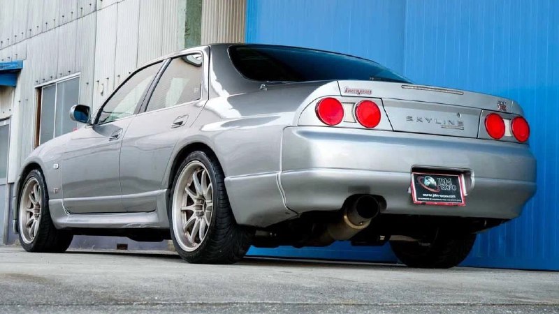 В Японии за 6 миллионов рублей продают редчайший седан Nissan Skyline GT-R R33. 2