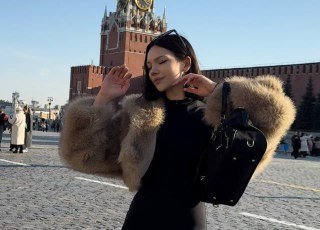 Силовики пришли к организаторам молодежного движения «Алый лебедь», которое хотело провести митинг против блокировок В Москве силовики задержали 19-летнюю Софью Чепик, одного из администраторов чата «Алый лебедь», и вызвали в прокуратуру организатора митин