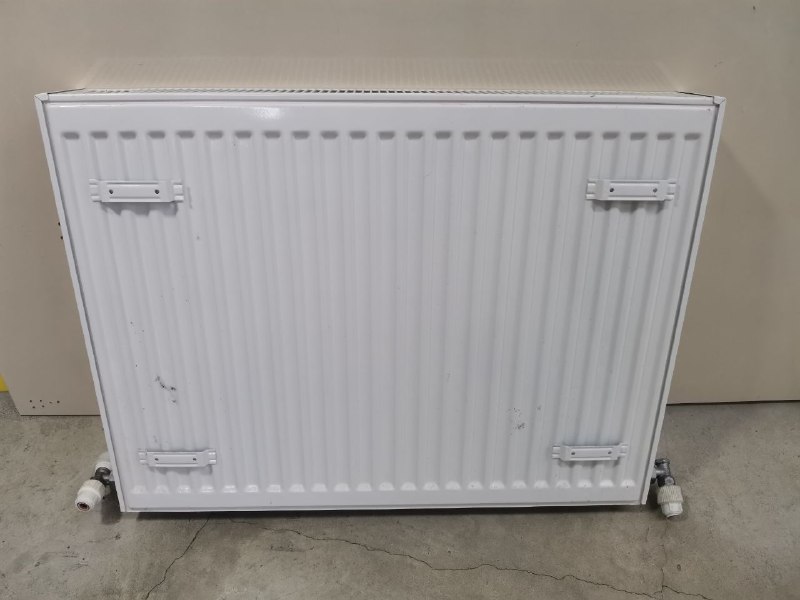 Стол 100 лари, радиатор 80 лари, набор для чистки кондиционера 20 лари