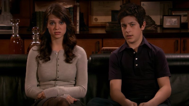 سینما توییتر: تو سریال HIMYM صحنههای بچههای تد رو همون اوایل سریال ضبط کرده بودن، چون میدونستن ضبط سریال سالها طول میکشه و بچهها