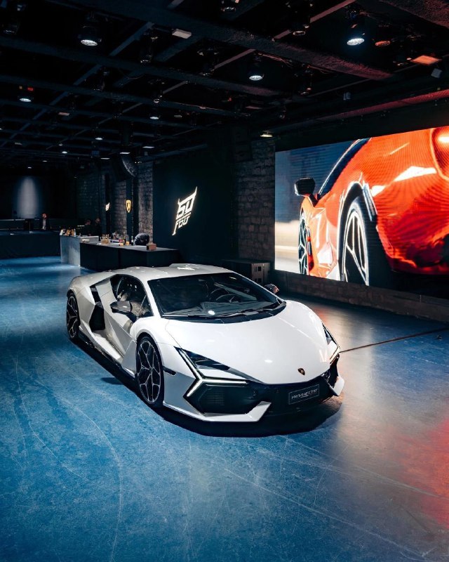 Lamborghini Revuelto 7
