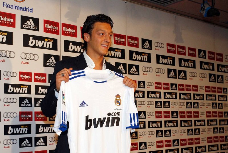 RealMadridCFNews | رئال مادرید سی اف نیوز: 💢 کله پدر مسوت اوزیل!📆 ۱۶ سال پیش در چنین روزی، مسوت اوزیل به رئال مادرید پیوست✅ او در ۲۱ سالگی و پس از یک جام جهانی موف