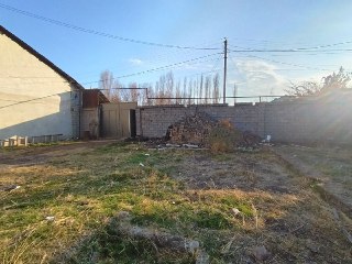 Uchastka sotiladi 1.7 sotka, Rohat postidan 2 km o'tganda