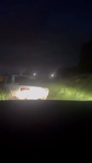 На Алтае водитель "семерки" эффектно ушел от полицейской погони Инспекторы сняли, как жигуль нарушителя во время погони протиснулась под мостом, в узкое пространство прямо под его опору. Преследующая её патрульная машина протиснуться вслед за нарушителем н