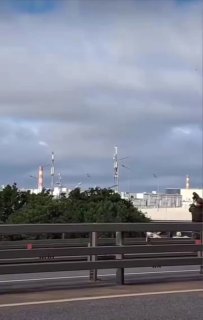 «Куда он полетел, ****»: появилось еще одно видео с попыткой сбить беспилотник в Москве 18 июня.___________________📱 Москва горит: сильнейшая атака Украины на столицу РФ | Зеленский про удар по НПЗ в Капотне