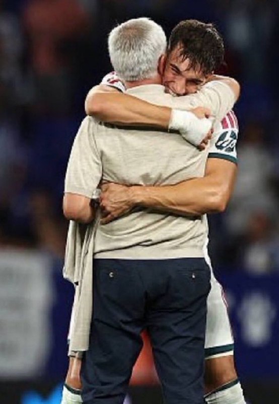 رئال ‌مادرید توییت | Real Madrid Tweet: 🗣 الکسیس رودریگز:"وقتی کسی نمی‌دونه «لمسه مورینیویی» یعنی چی، فقط همین عکس رو بهش نشون بدید."@Real_Madrid_Tweets