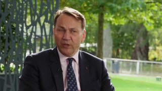 Polish Foreign Minister Sikorski: We appreciate President Trump's involvement in trying to end the Russia-Ukraine war. But in Poland we believe that it will bear fruit if you put pressure on the aggressor and not on the victim of aggression.