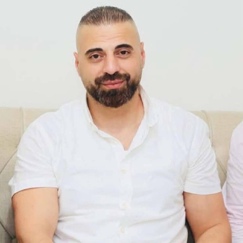 דחוף: צבא הכיבוש עצר את האסיר המשוחרר "סעיד אל-שרידה" לאחר שפשט על בית משפחתו ליד מלון אל-קסר ברחוב האוניבר…