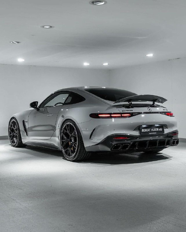 Новый Mercedes AMG GT 63 Coupe 7