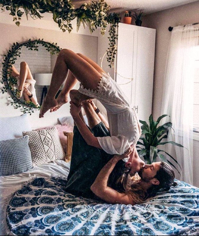 💕عشق زیبا💕: 🍃💞🍃دم ڪن براے صبح دلم یڪ بوسه خودڪہ این دواے دردهاےناعلاج دل است ..#هما_ڪشتگر@eshgezibaa💞