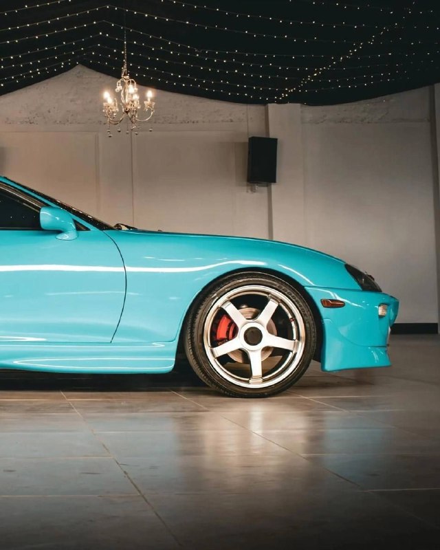 Toyota Supra A80, окрашенная в цвет Porsche Miami Blue 5