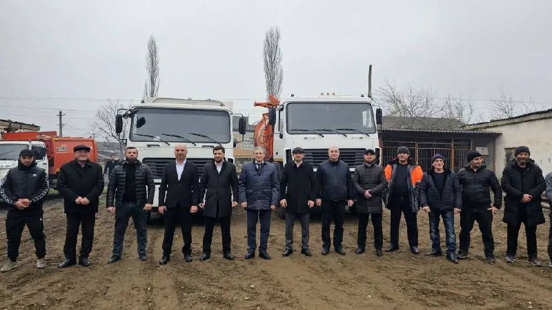 В Магарамкентском районе появились два мусоровоза для эффективного сбора и вывоза отходов, сообщил глава района Нариман Эфендиев. фото
