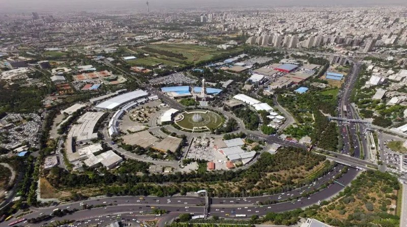 הסברים של חברת התערוכה על תנועה במהלך התערוכה