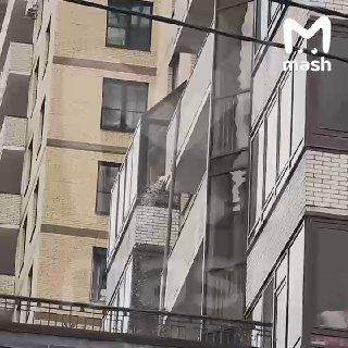 Причина пожара в элитном ЖК "Империал" в Петербурге — неосторожность при строительных работах на последних этажах.Предварительно, ремонтники нарушили технику эксплуатации, вспыхнул огонь в двушке площадью 90 квадратов, её сдавали за 8к в сутки. Потушить пл