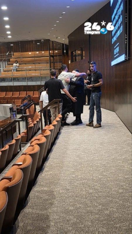 🇮🇱 אחרי ההתגוששות בוועדה עם הלומי הקרב: חה"כ גולדקנופף עלה ליציע במהלך ההצבעה בקריאה הראשונה על החוק עבור…