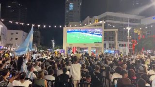 🔴 השמחה של אוהדי נבחרת ארגנטינה בשבי אמש.