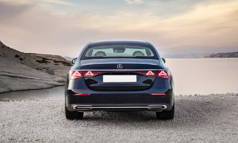 Mercedes-Benz E-Class 4