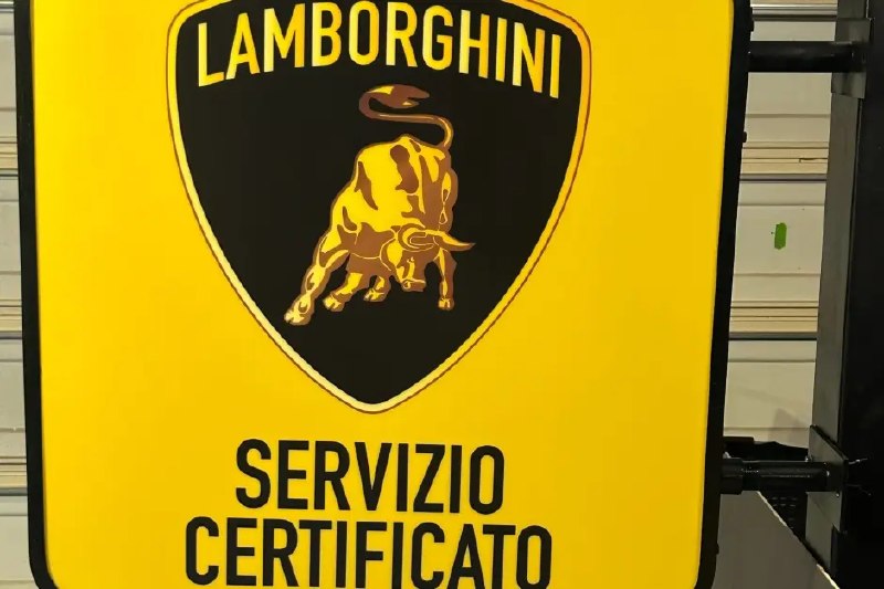 А вы знали, что Lamborghini теперь световые вывески выпускает? Нет, не на сами м