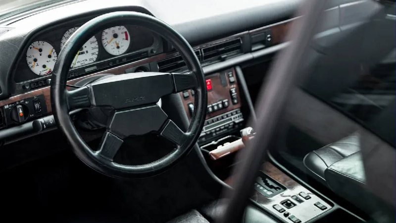 В России продают культовый Mercedes-Benz 560 SEC от AMG 4