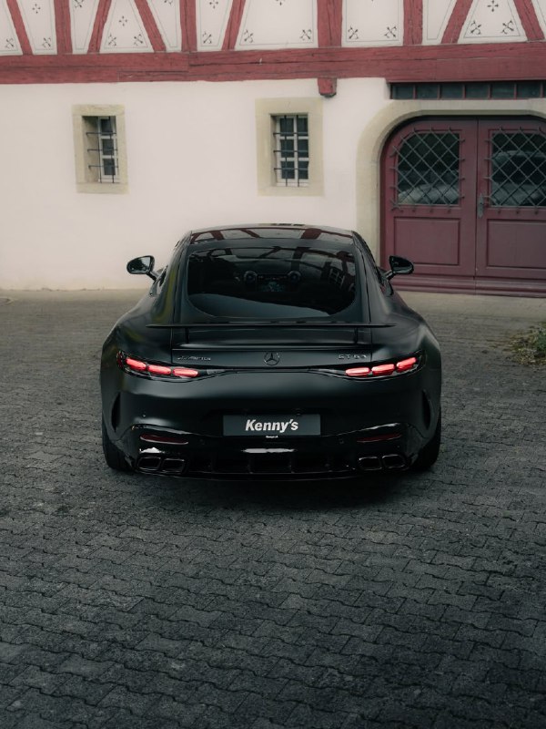 Mercedes-AMG GT 63 Coupé 2