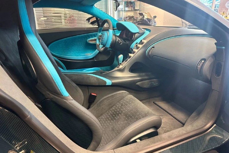 В России на продажу выставили Bugatti Divo за 1,12 млрд рублей 6