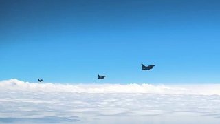 🇺🇿🇨🇳 לראשונה חשפה אוזבקיסטן רשמית את מטוסי הקרב החדשים מתוצרת סין בדגם J-10CE ושידרה סרטון שלהם בטלוויז…