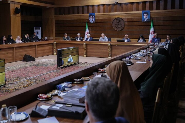 ایسنا ✔: پزشکیان: برای رفع نیازهای جامعه فراتر از دیدگاههای سیاسی عمل میکنیمرئیسجمهور:🔹برنامهریزی و اقدام برای خدمت به مردم د