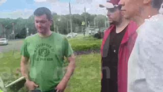 Водитель порша, влетевшего в машину футболиста Прудникова, отказался от медосвидетельствования — очевидцы рассказали Mash, что он был пьян. Тачка ехала на красный свет и врезалась в иномарку спортсмена, у неё оторвало колесо. Пострадала пассажирка на VOYAH