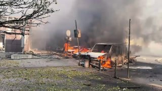 Четыре человека погибли и более 60 пострадали при российском ударе по ПавлоградуРоссийские военные нанесли мощный удар по Павлограду Днепропетровской области. В результате атаки погибли четыре человека, еще 62 получили различные травмы, сообщили в Госслужб