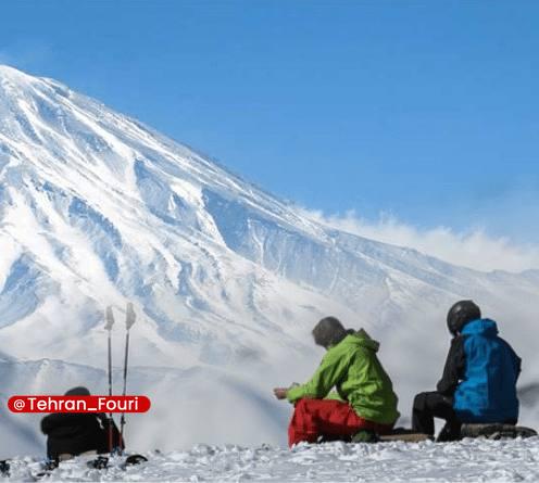 تهران فوری 🏙: فدراسیون کوهنوردی به تیراندازی در قله دماوند واکنش نشان داد🔹انتشار تصاویری از فردی که در نوک قله دماوند اقدام به شلیک با