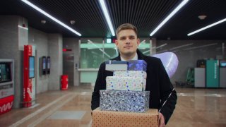 200 миллионов раз москвичи использовали биометрию для прохода в транспорт. Это 400 миллионов глаз, которые смотрели в камеры с 2021 года. А их хозяева смогли навсегда забыть про карты, кошельки и телефоны для прохода через турникет.За прошлый год число пол