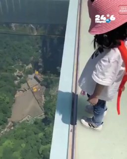 🇮🇱 300 meters above the abyss: the Israeli who built a transparent bridge in China - and the Chinese tried to break it Israeli architect Haim Dotan designed a spectacular glass bridge between huge cliffs in China. Before it was opened to visitors and became an attraction, the bridge underwent extraordinary durability tests designed to test its strength and safety. News: Shabbat Square news.