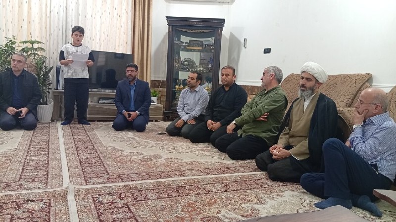 خبرگزاری خانه ملت: 📌 دیدار نیکزاد با خانواده شهیدان شعبانی و اسدی نژاد🔹نیکزاد نایب رئیس مجلس در جریان سفر به شهرستان لامرد، با حضور در منز