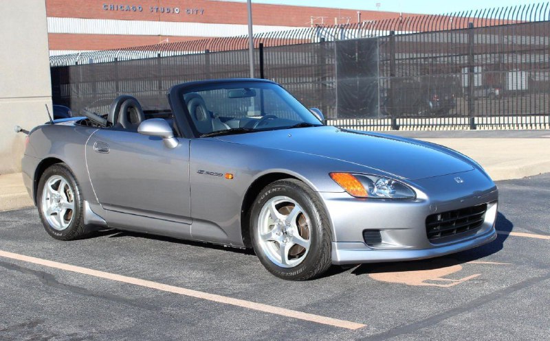 В США нашли идеально сохранившийся кабриолет Honda S2000 с пробегом 1500 км 4