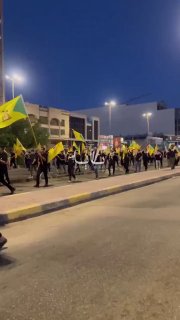 🎦 גל המשתתפים בטקס הלוויה בנג'ף אשרף נמשך ואנשים מאזורים שונים מצטרפים לטקס זה.