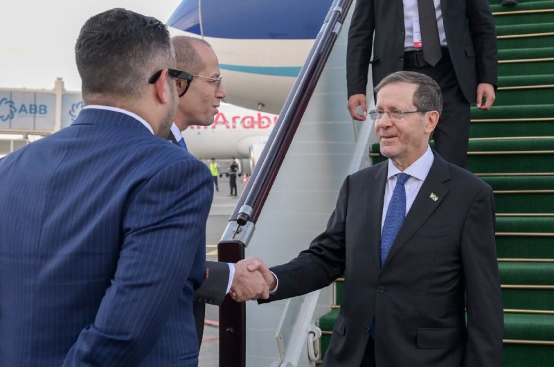 Herzog bypassed Turkey's flight ban with Republic of Azerbaijan commercial flight Midlistai news base in a report indicating that Shak Herzog crossed Turkish airspace to travel to Baku on an Azerbaijan Airlines commercial flight; He wrote that the head of Israel thereby bypassed Turkey's flight ban.