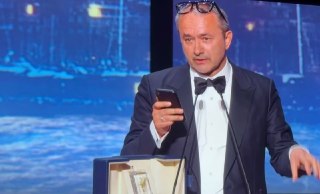 ⚡️ Главное событие Каннского кинофестиваля — Гран-при «Минотавру» Андрея Звягинцева. На вручении режиссер выступил с обращением к президенту ПутинуПолучая приз, Андрей Звягинцев сказал:«Я обращаюсь <…> от своего имени… Он не пользуется ВПН, но ему пе