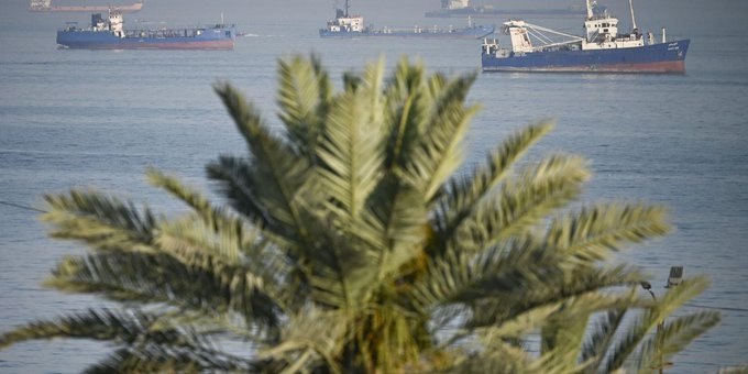 CNN: תנועת הספנות במצר הורמוז לא צפויה לחזור לרמות שלפני המלחמה